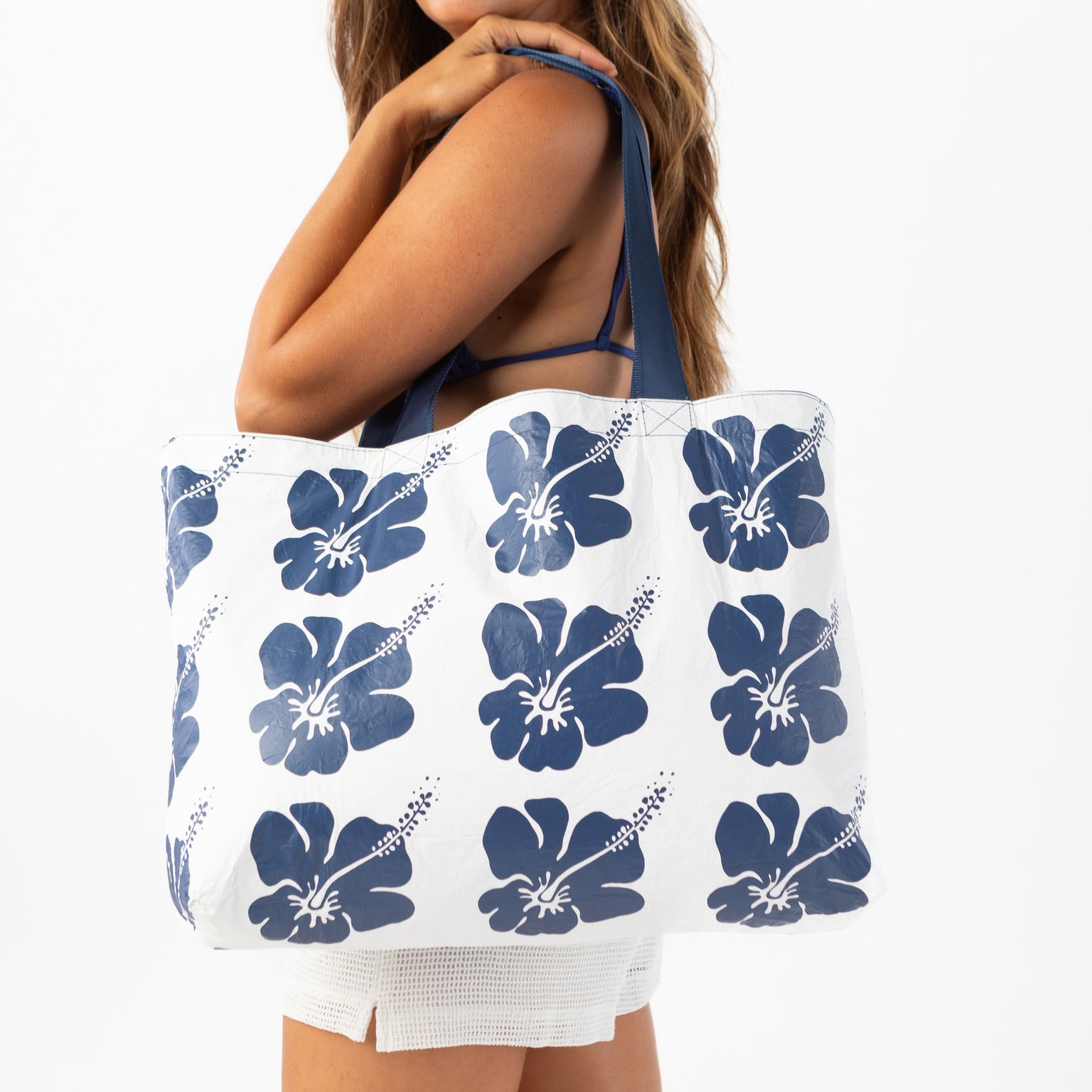 Aloha Big Island Hibiscus Holo Holo White/Navy