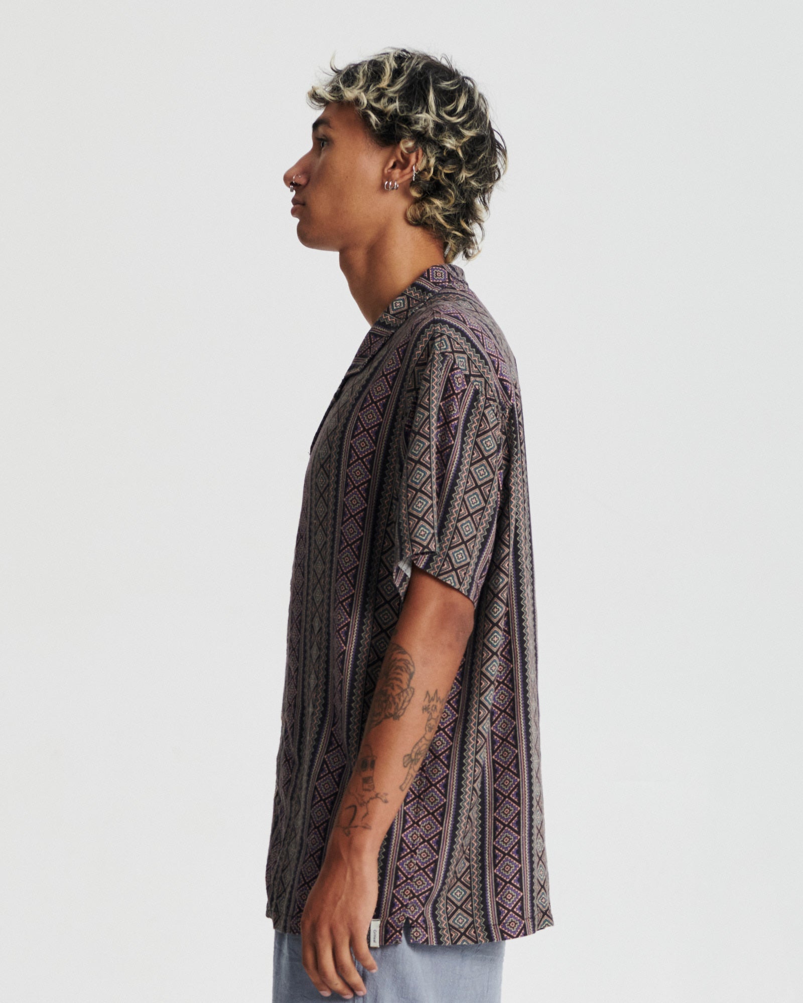 The Critical Slide Society Trader Resort Shirt BLACK M