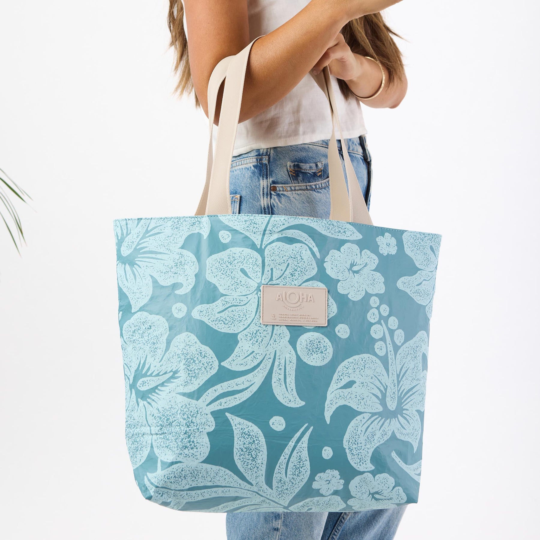 Aloha Day Tripper Tote Pacific on LeMu Blue OS