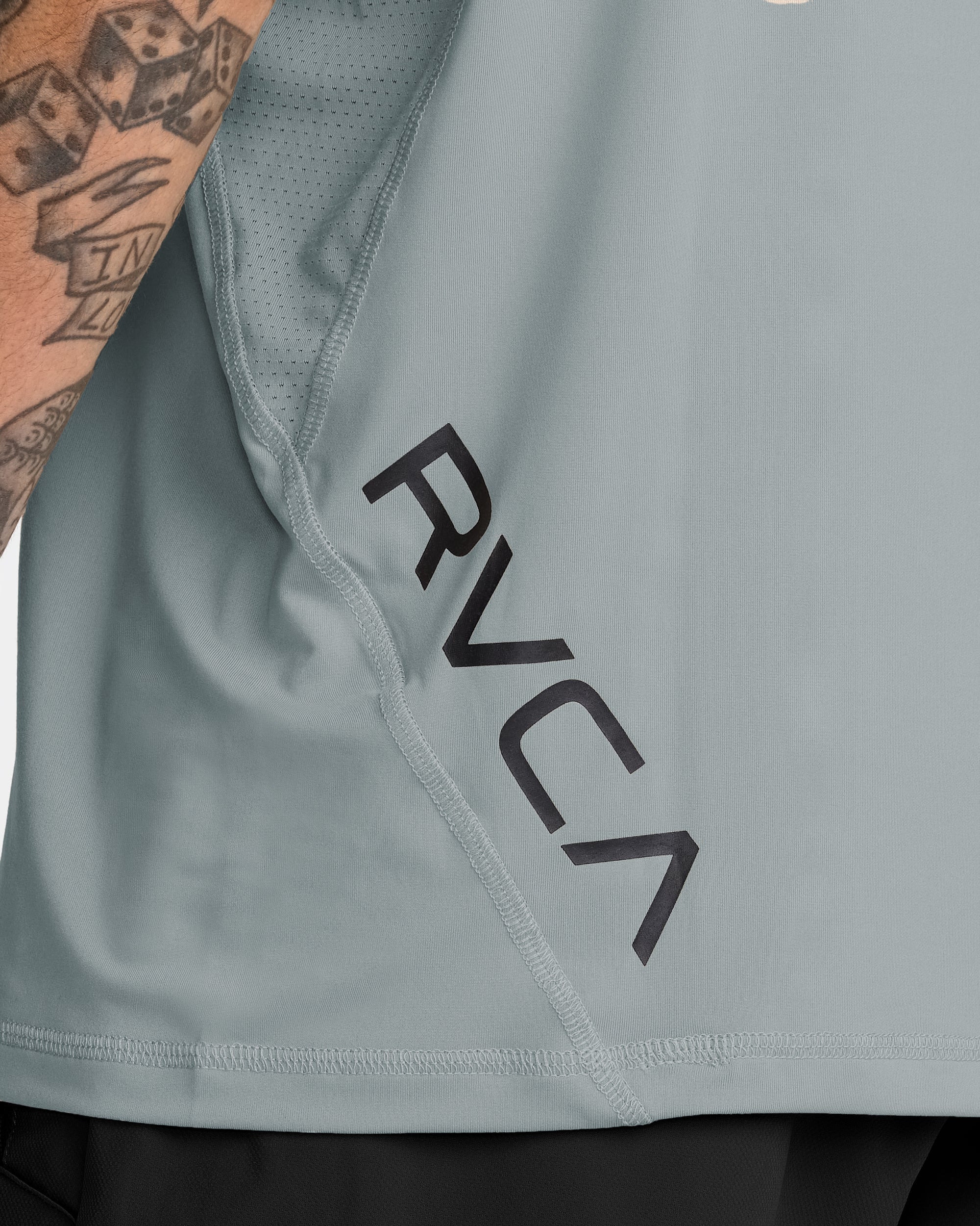 RVCA SPORT VENT SS LED S