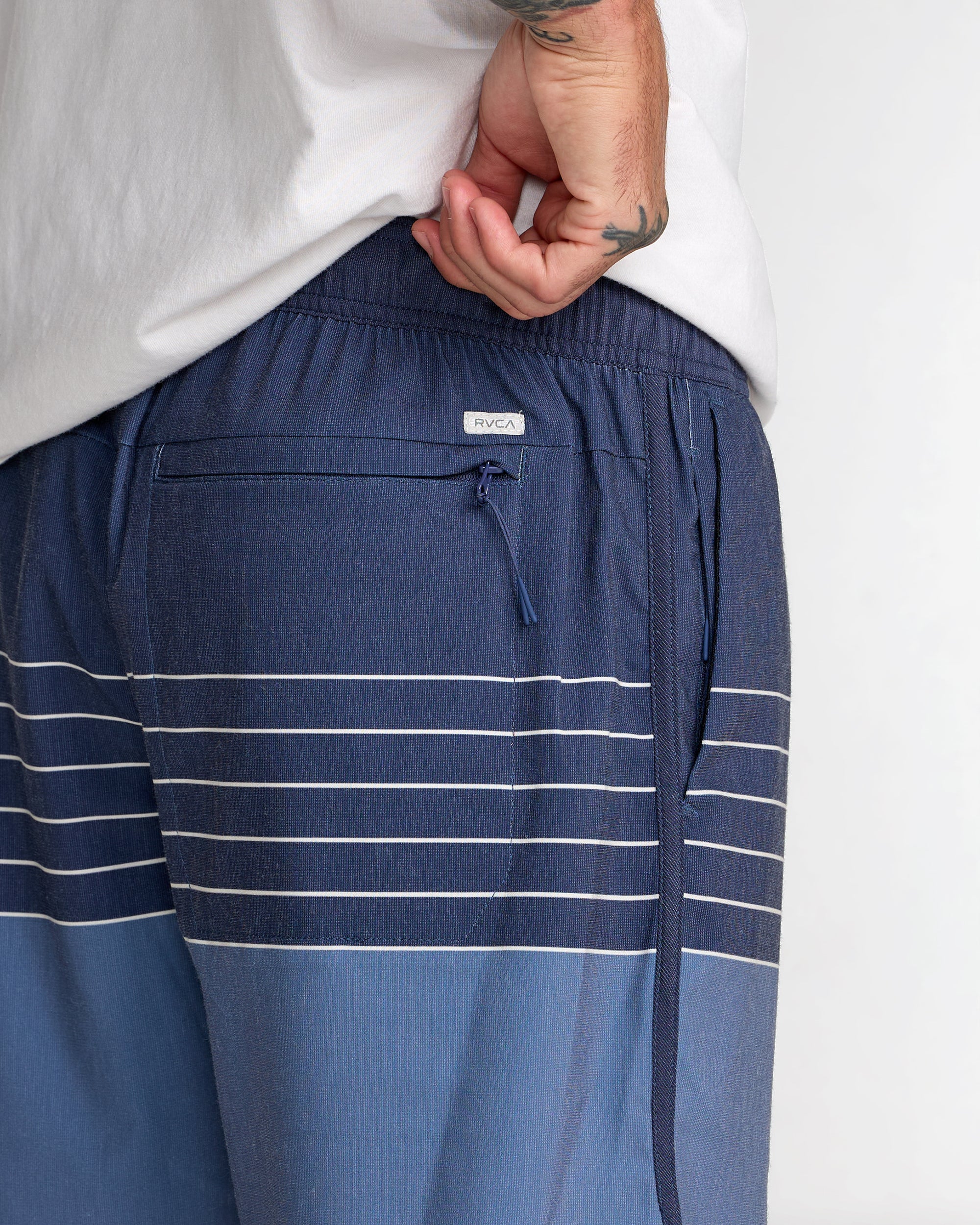 RVCA YOGGER HYBRID 17 MDY-MOODY BLUE XL