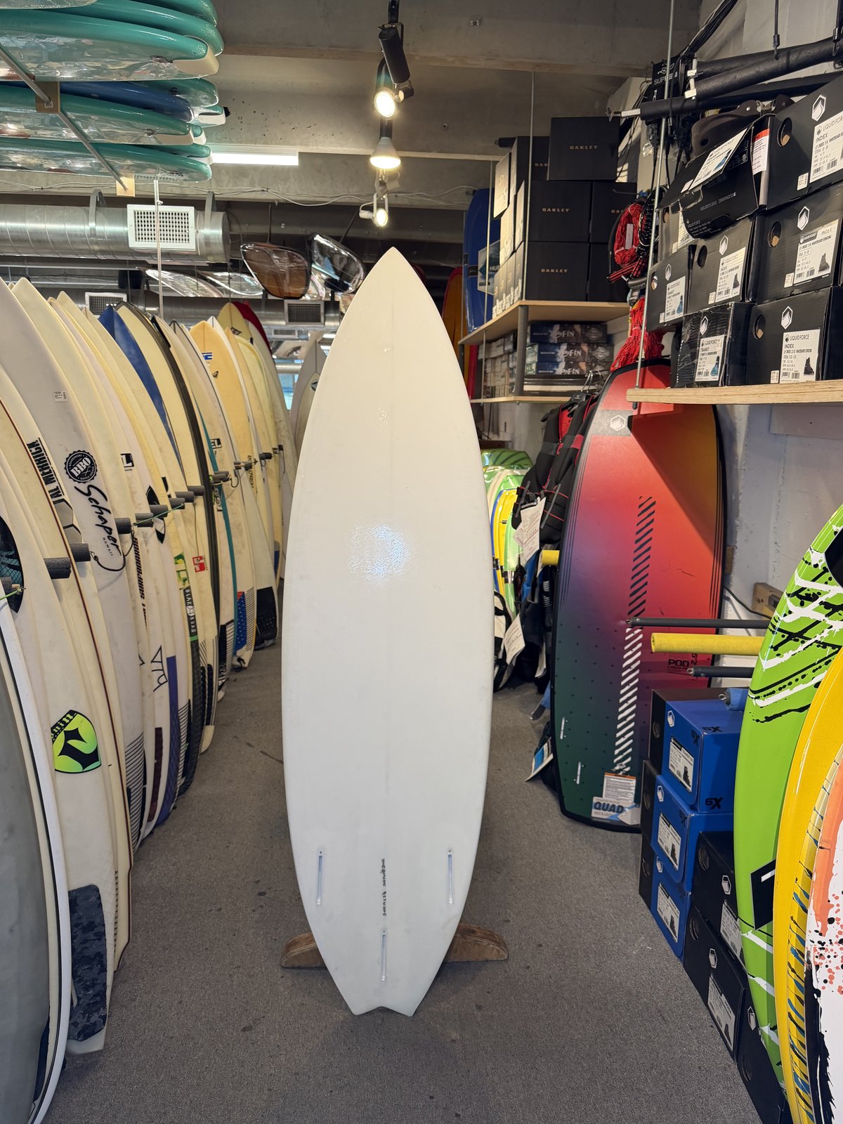 5ft10in 5ivePoint9ine Designs Consignment - Sassen