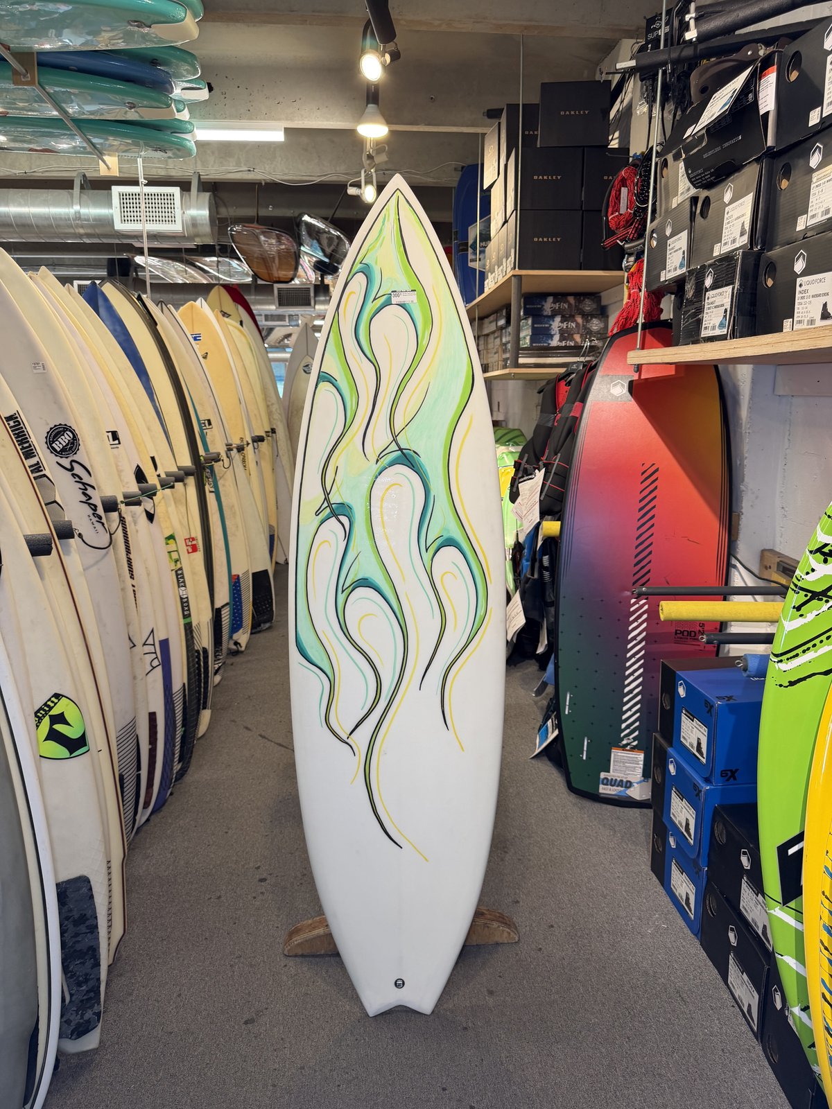 5ft10in 5ivePoint9ine Designs Consignment - Sassen