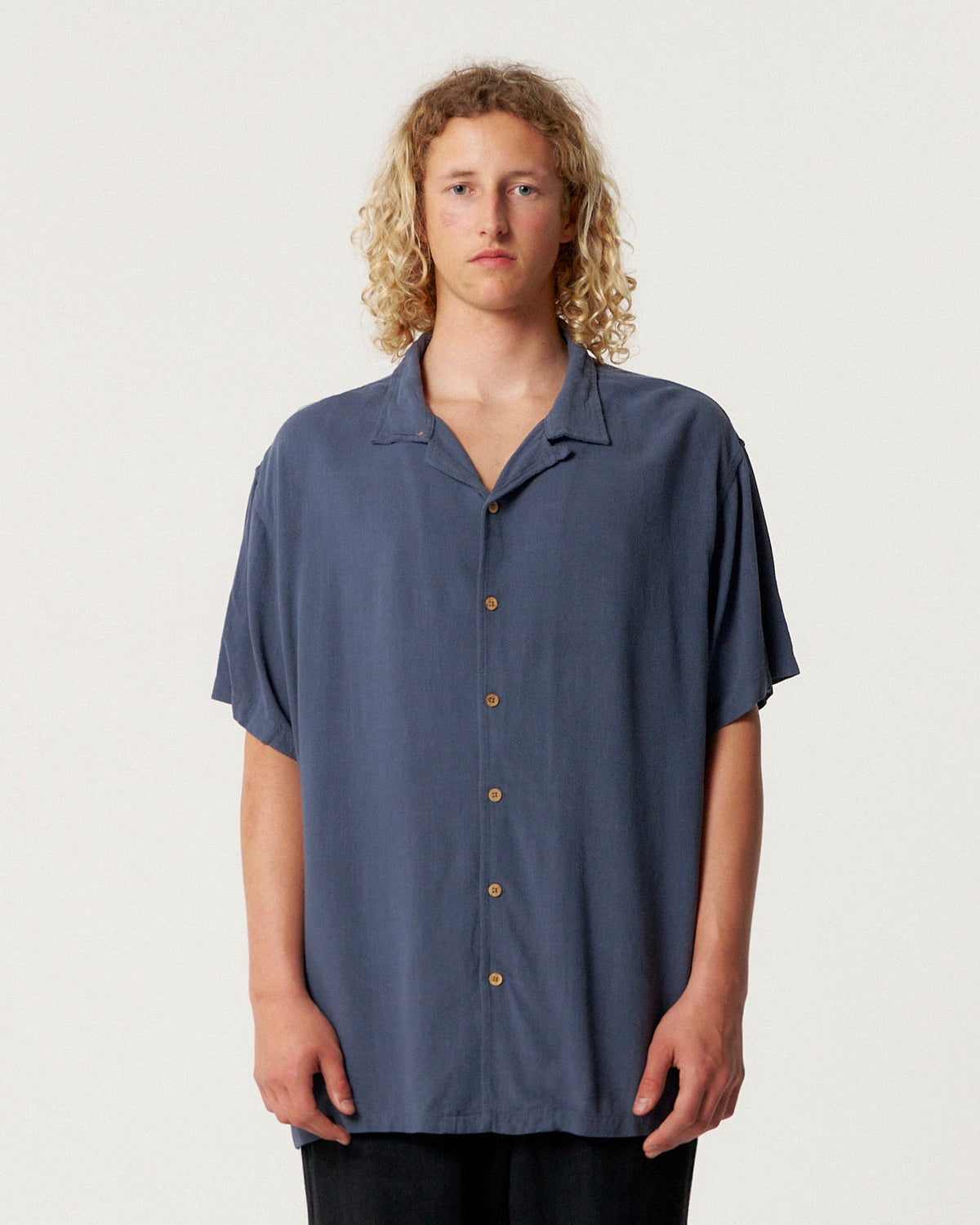 The Critical Slide Society Ernie Resort Shirt BLUE L