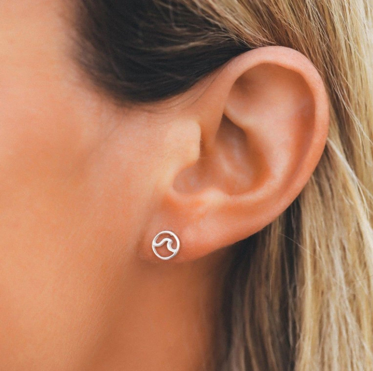 Pura Vida Circle Wave Stud Earrings SLIV OS