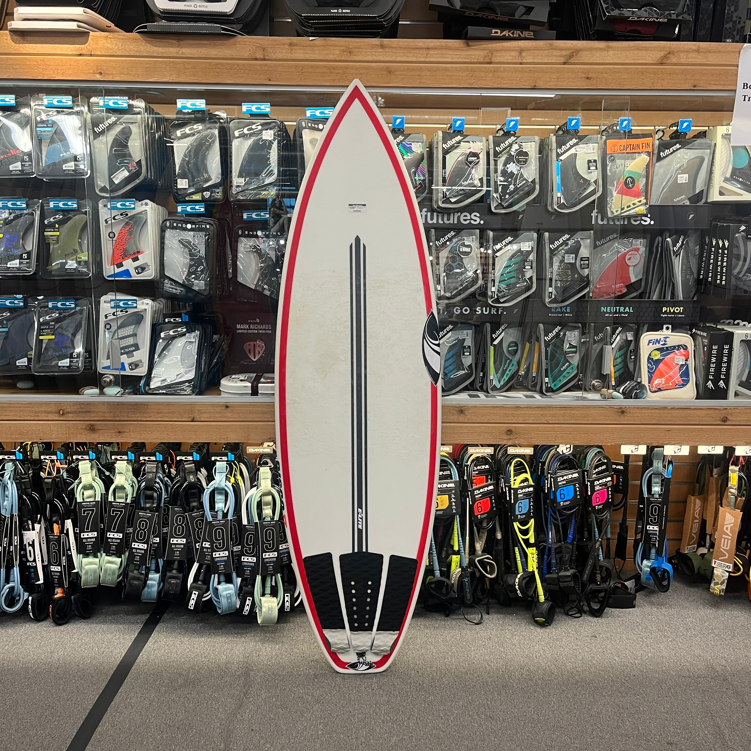 5ft8in Sharp Eye Disco II, Consignment