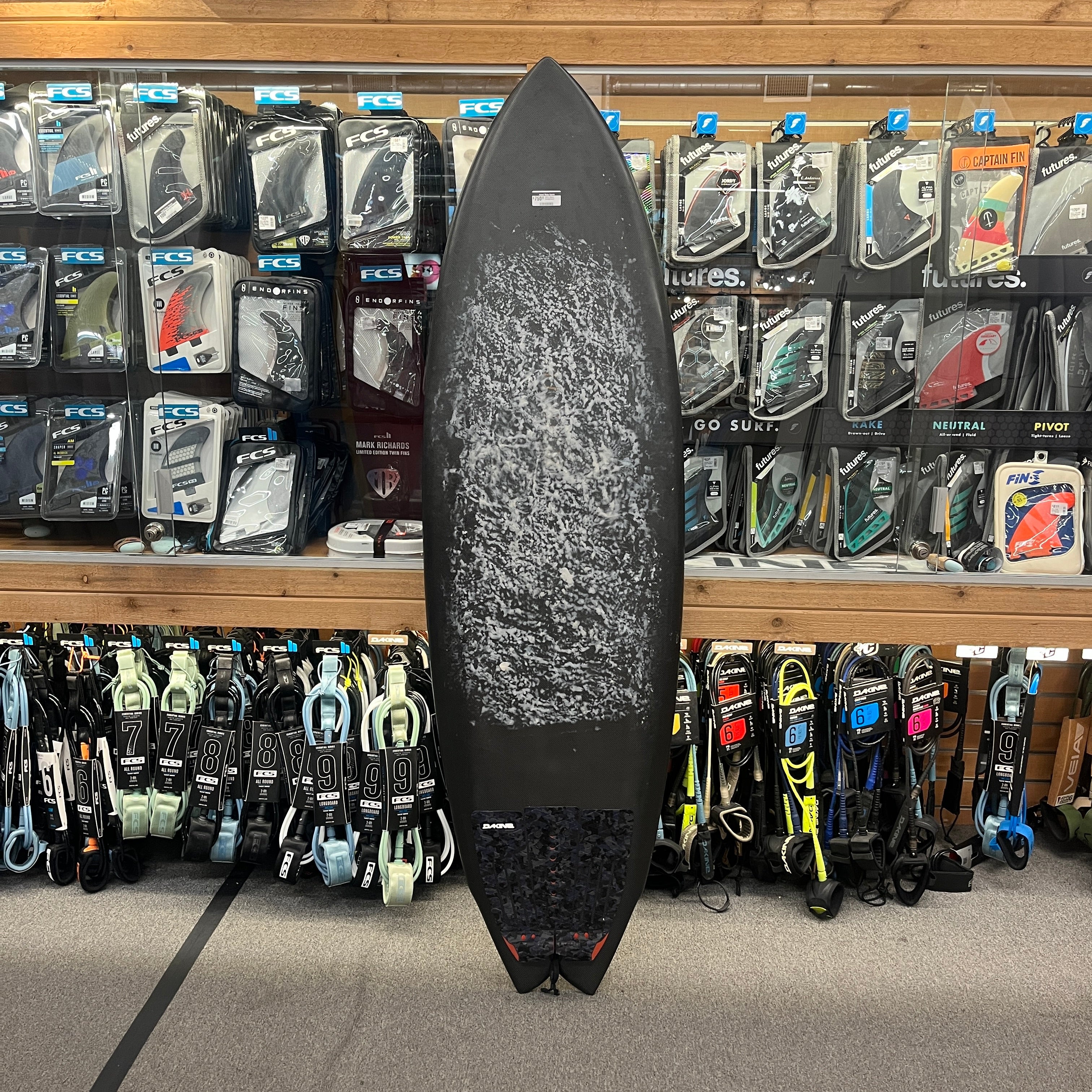 5ft7in Album, Consignment