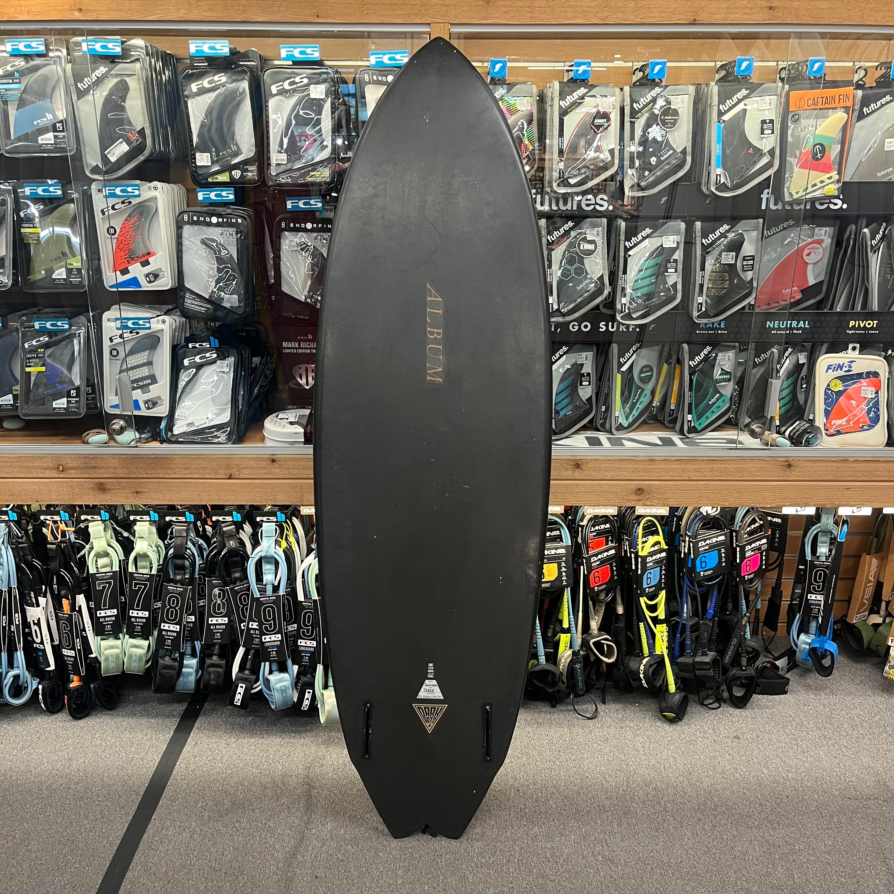 5ft7in Album, Consignment