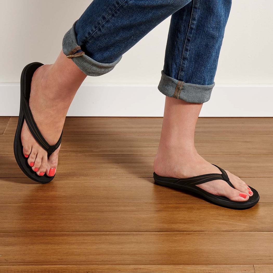 Olukai Aukai Womens Sandal 4040-Black-Black 9