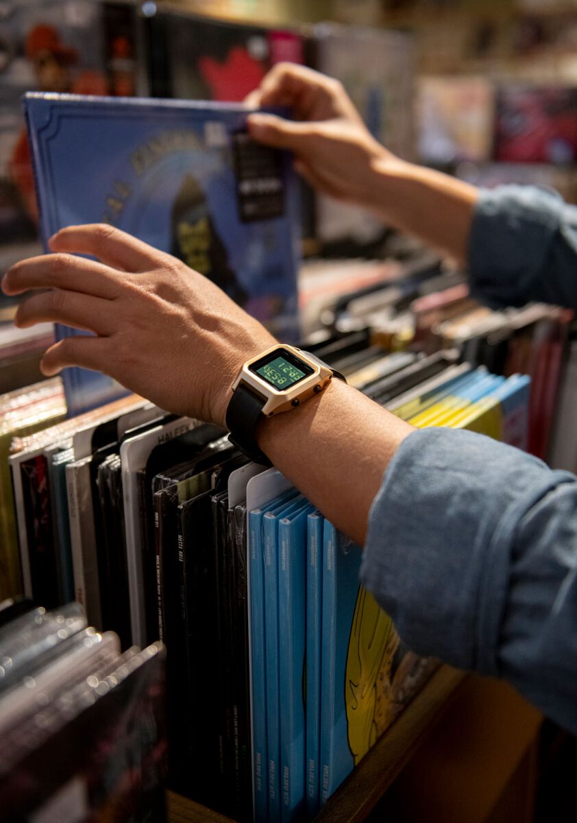 Nixon The Staple Watch 010-Black-Gold