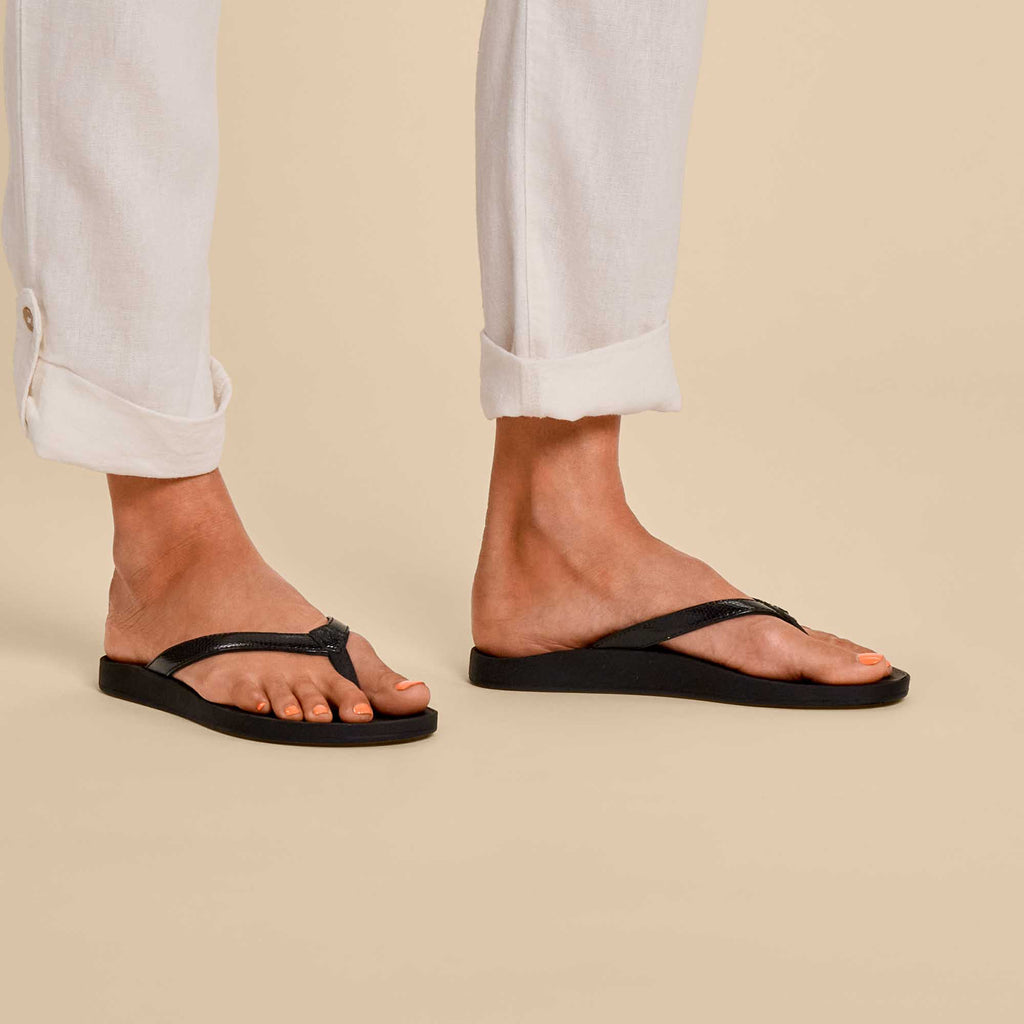 Olukai Puawe Womens Sandal 4040-Black-Black 6