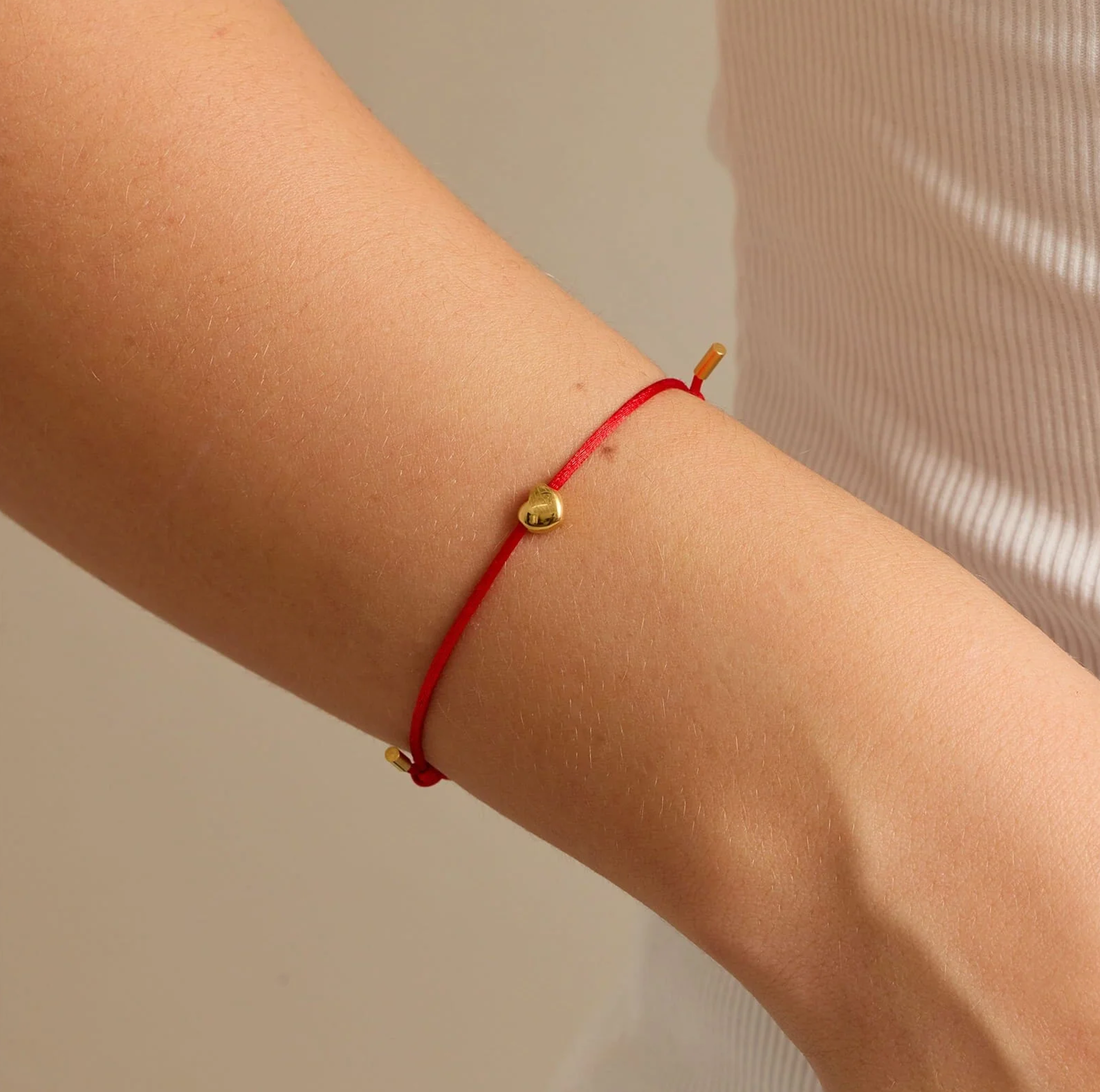 Pura Vida Lydia Charm with Heart Bracelet Red