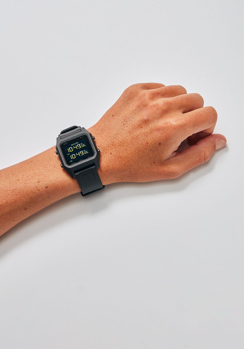 Nixon The Staple Watch 010-Black-Gold