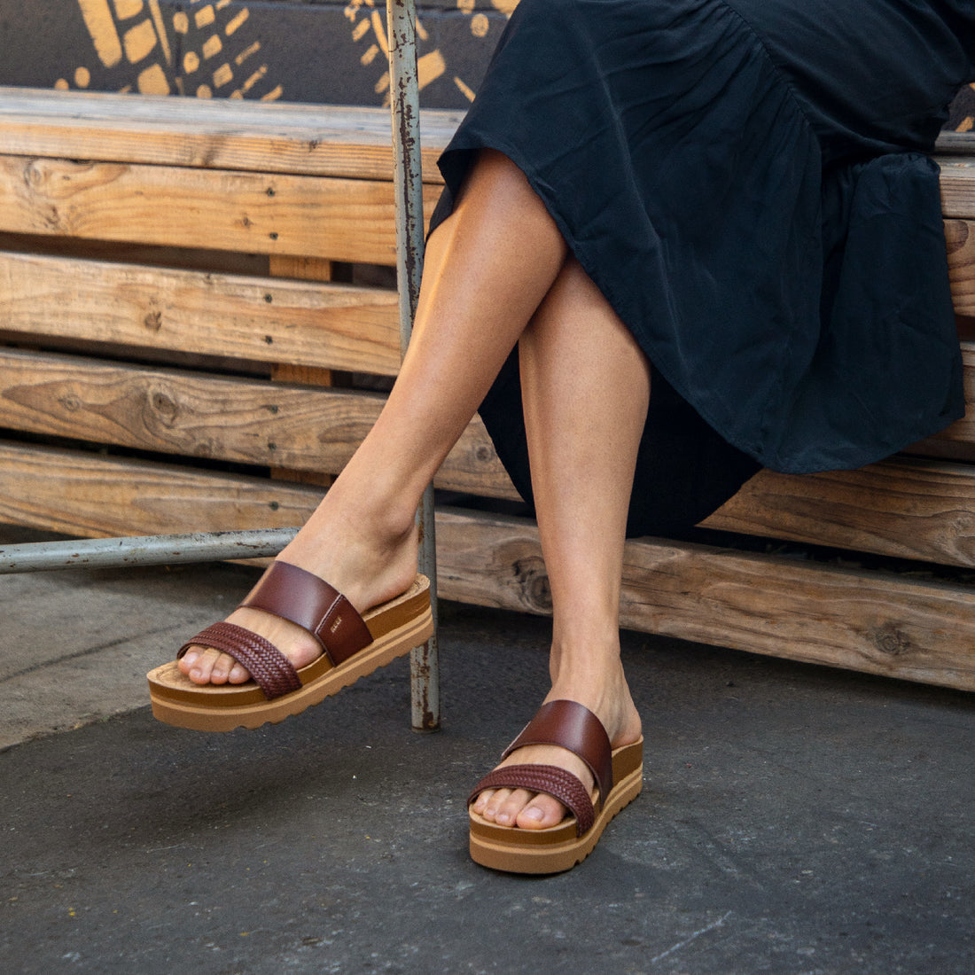 Reef Cushion Vista Hi Womens Sandal Chocolate Braid 6
