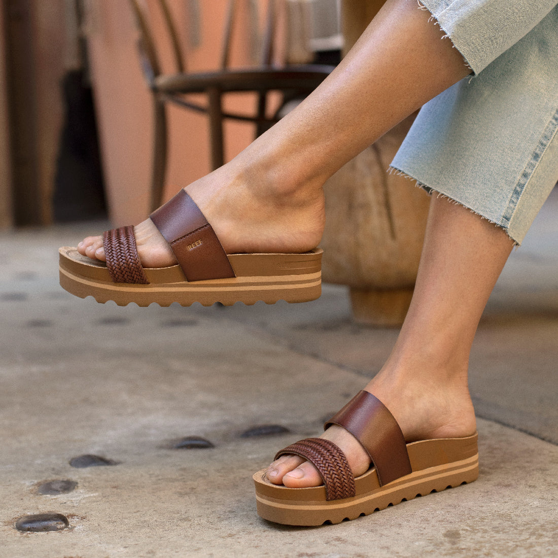Reef Cushion Vista Hi Womens Sandal Chocolate Braid 6
