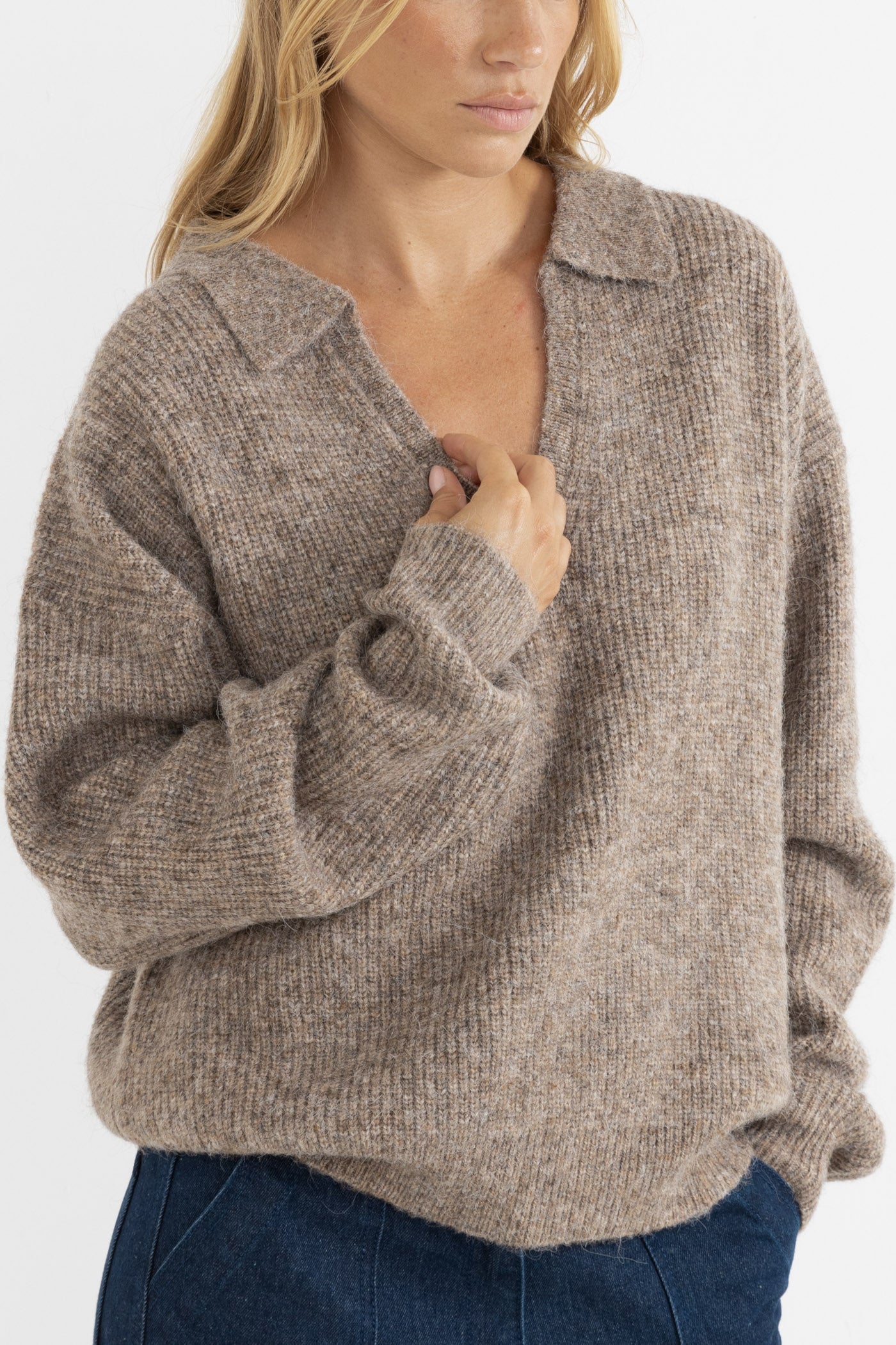 RHYTHM QUINN V-NECK COLLARED JUMPER OAT-OATMEAL 4L