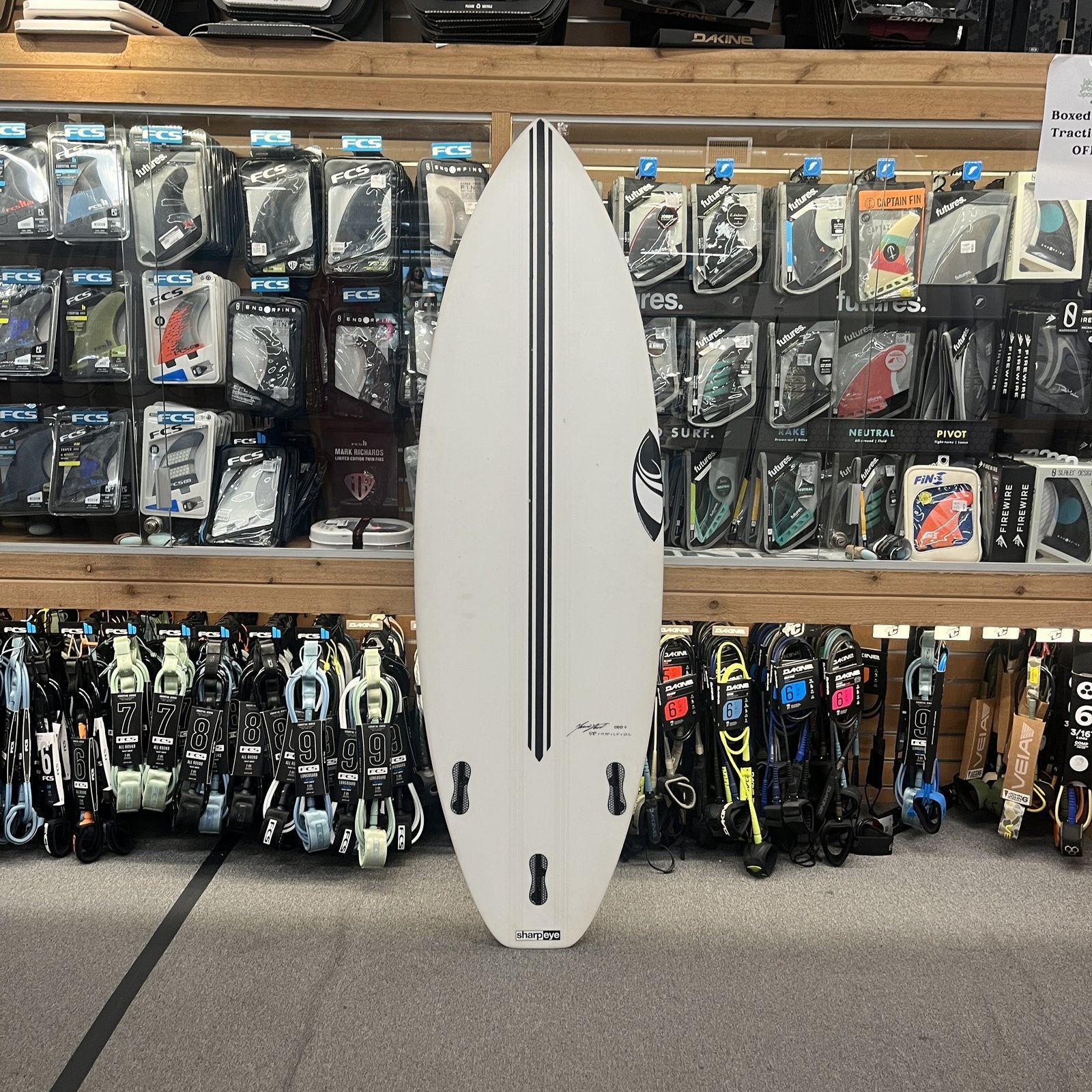 5ft8in Sharp Eye Disco II, Consignment
