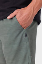 O'Neill Perform Light Lined 17in Elastic Short OLV L