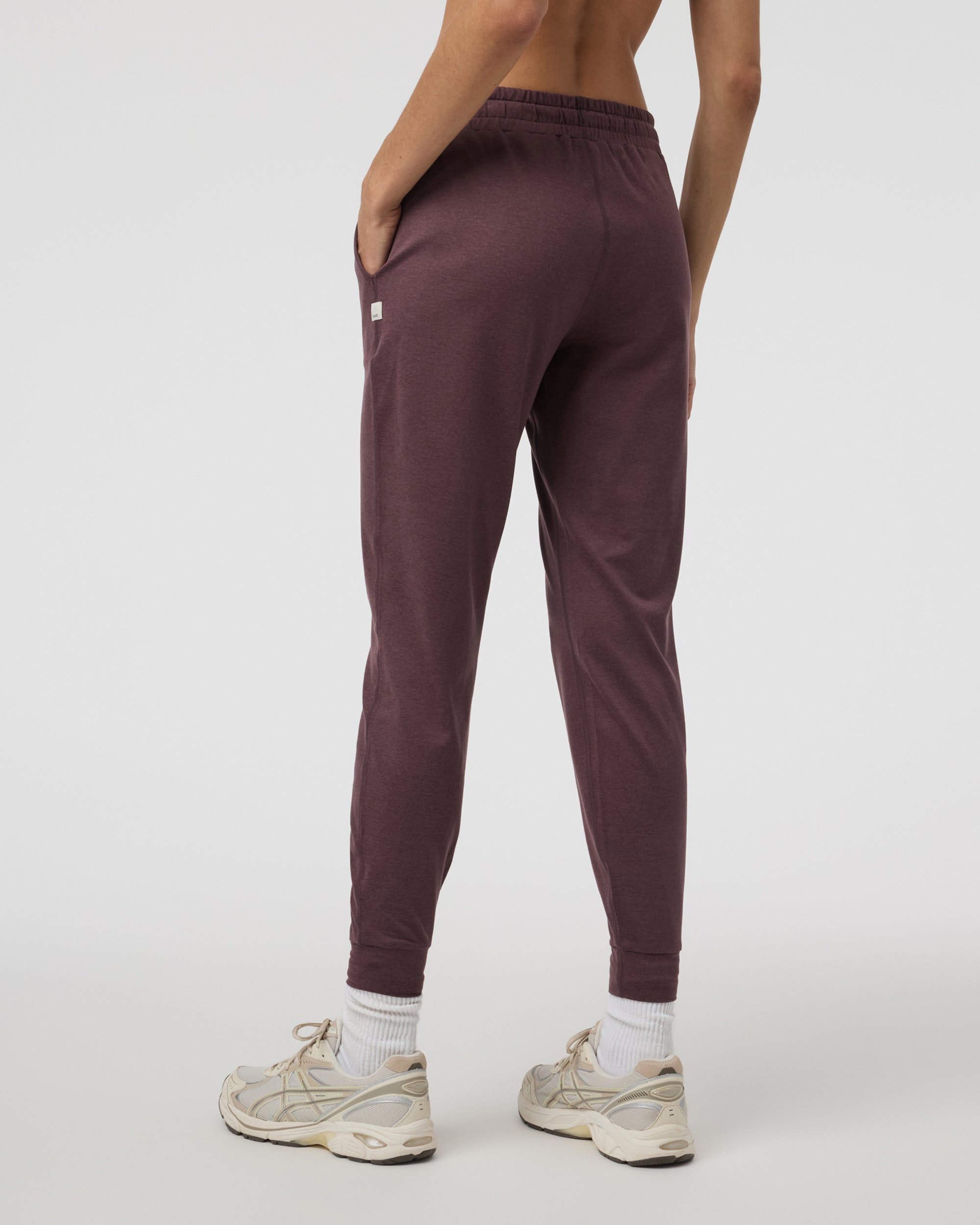 Vuori Womens Performance Jogger HEY-ElderberryHeather L