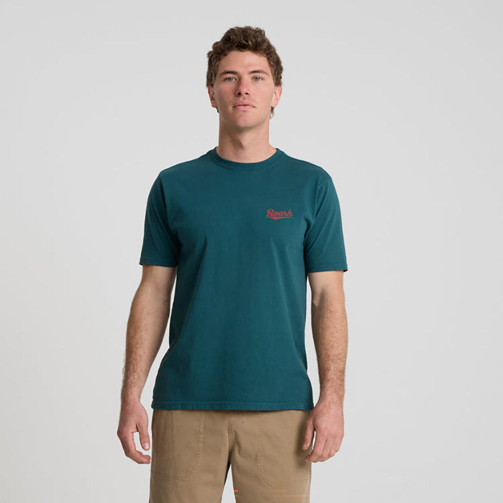 Roark Diamond Script SS Tee DPS-DEEP SEA L