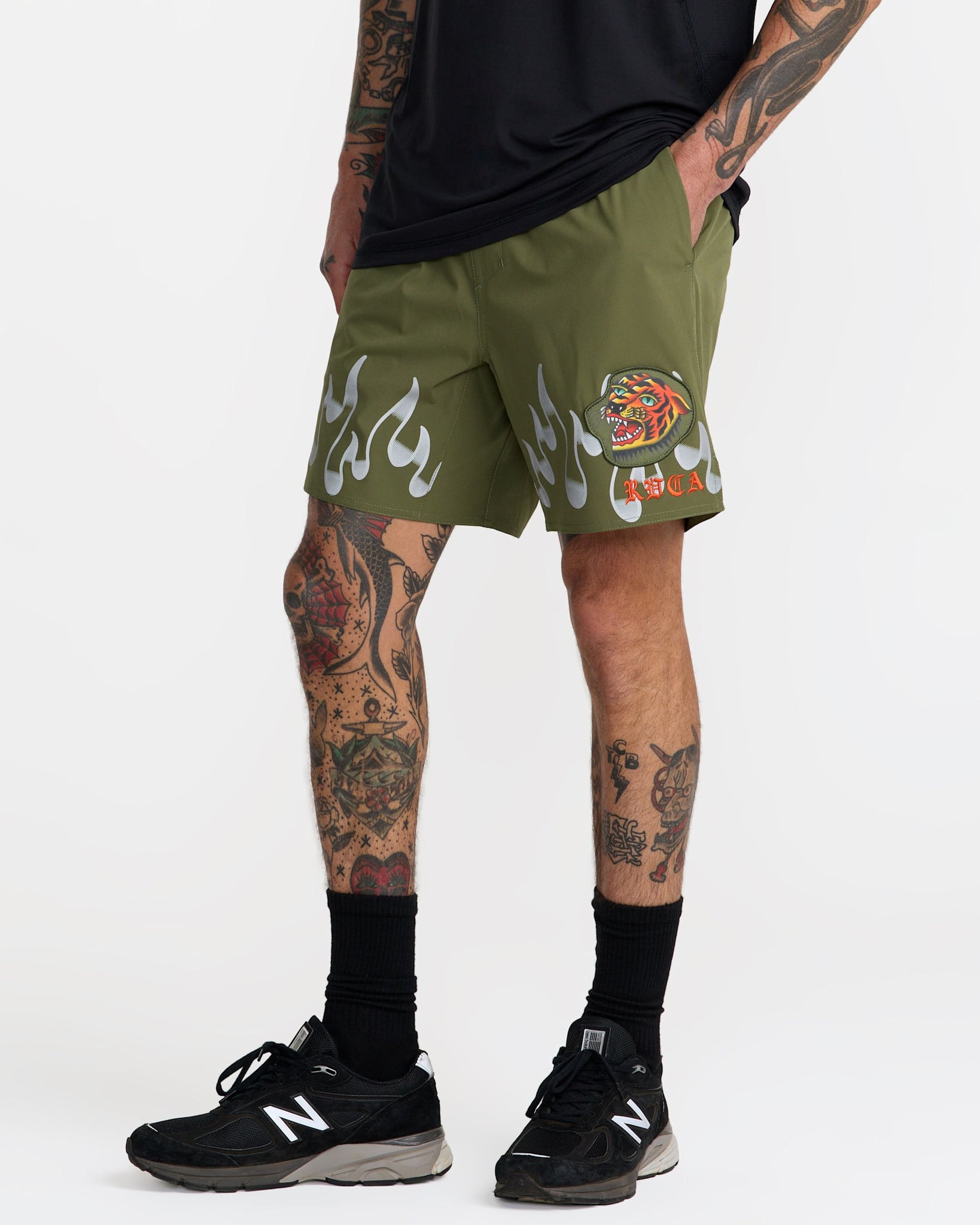 RVCA YOGGER 2 IN 1 SHORT 17 ARM-ARMY GREEN L