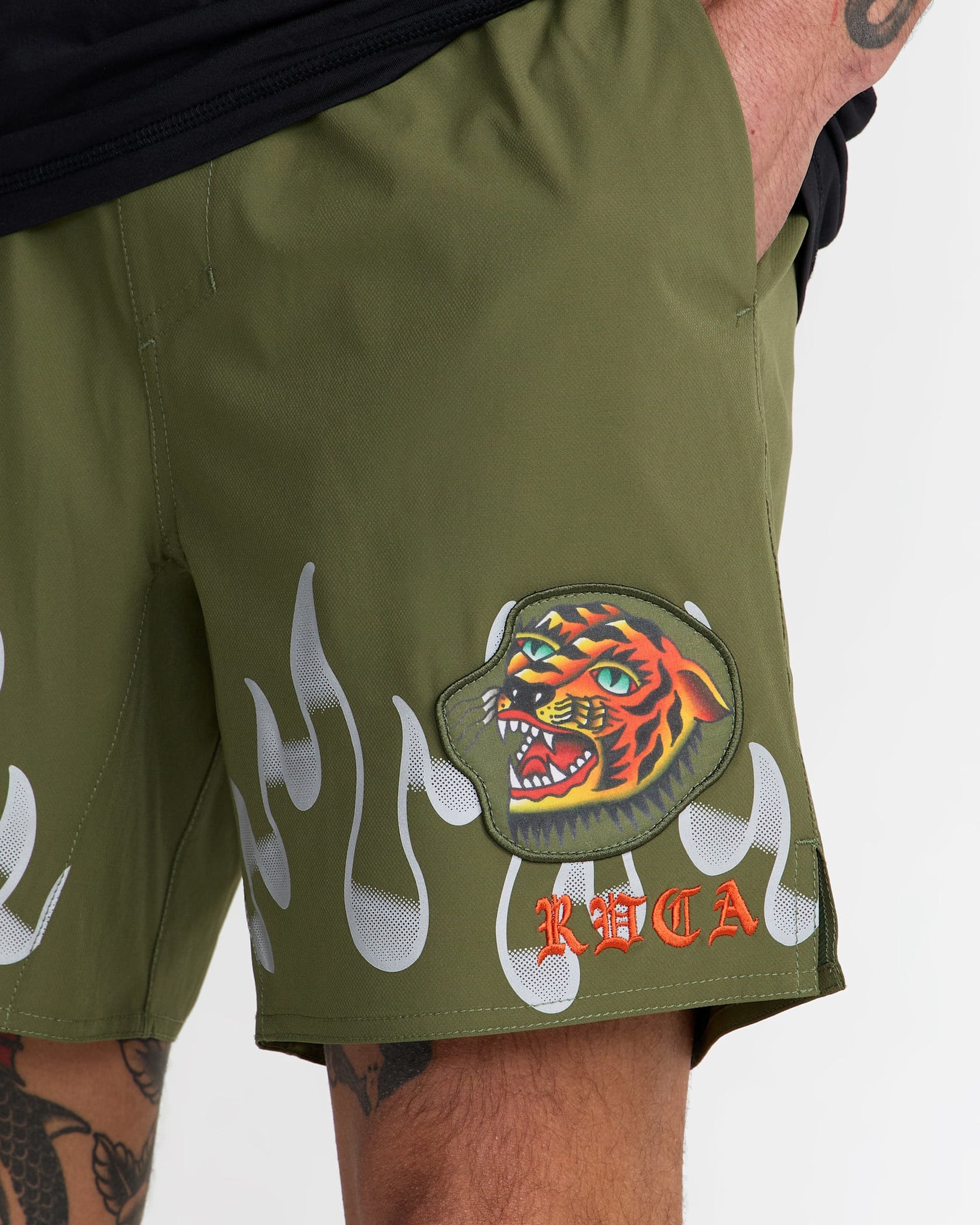 RVCA YOGGER 2 IN 1 SHORT 17 ARM-ARMY GREEN L