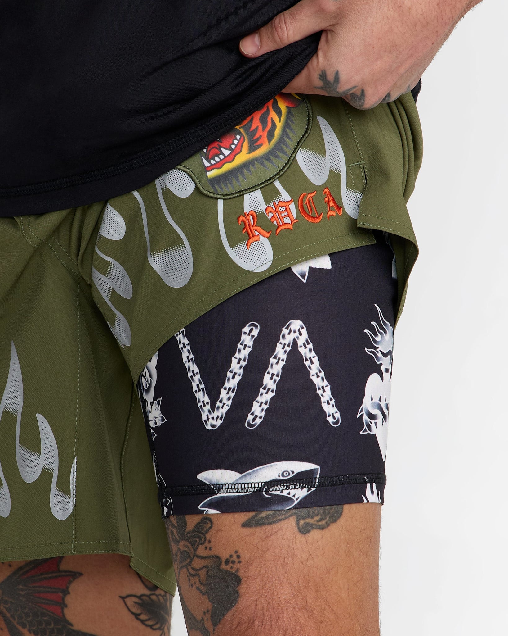 RVCA YOGGER 2 IN 1 SHORT 17 ARM-ARMY GREEN L