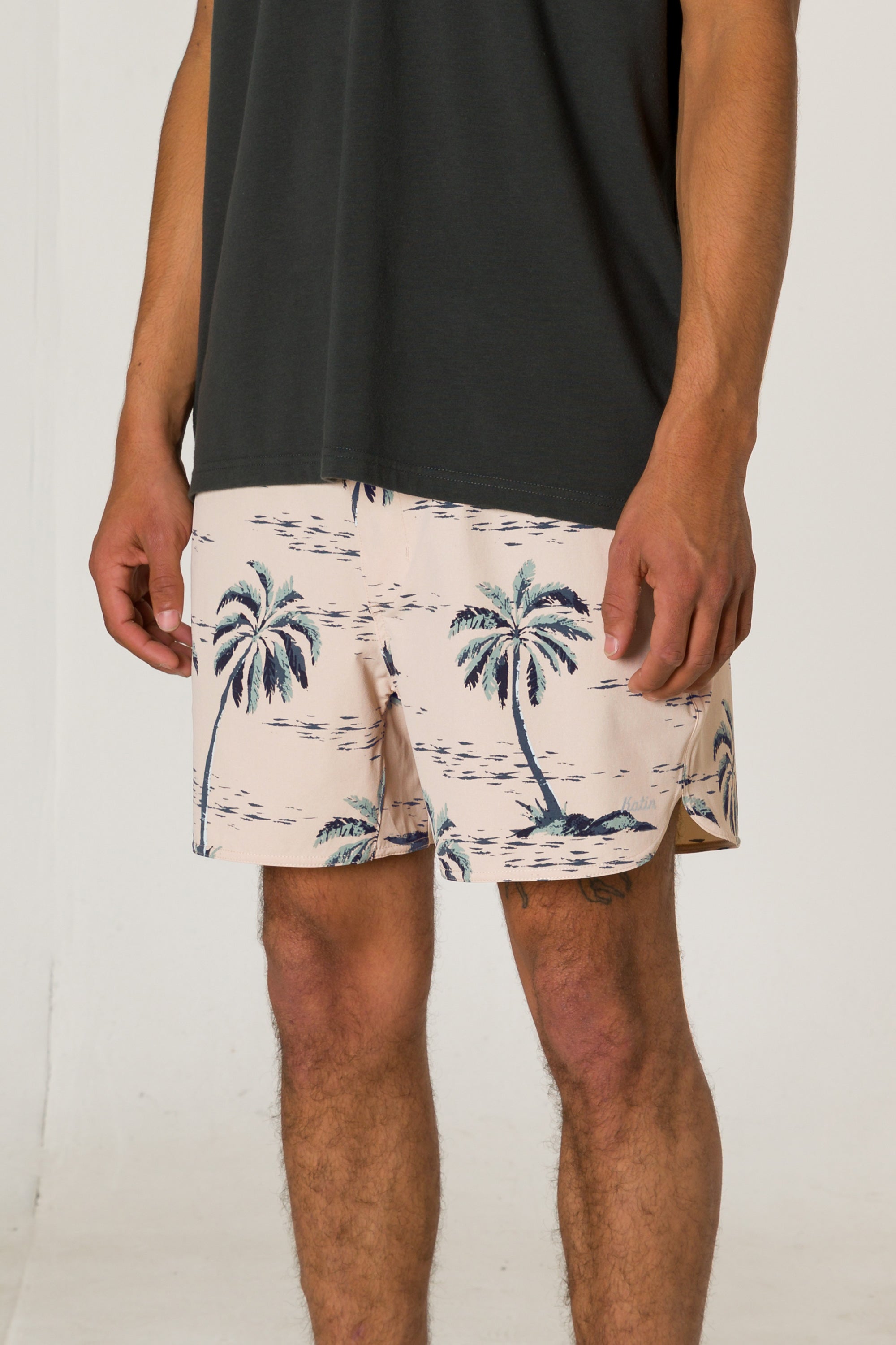 KATIN OTG ROVER SHORT ALMOND PEACH VINCENT M