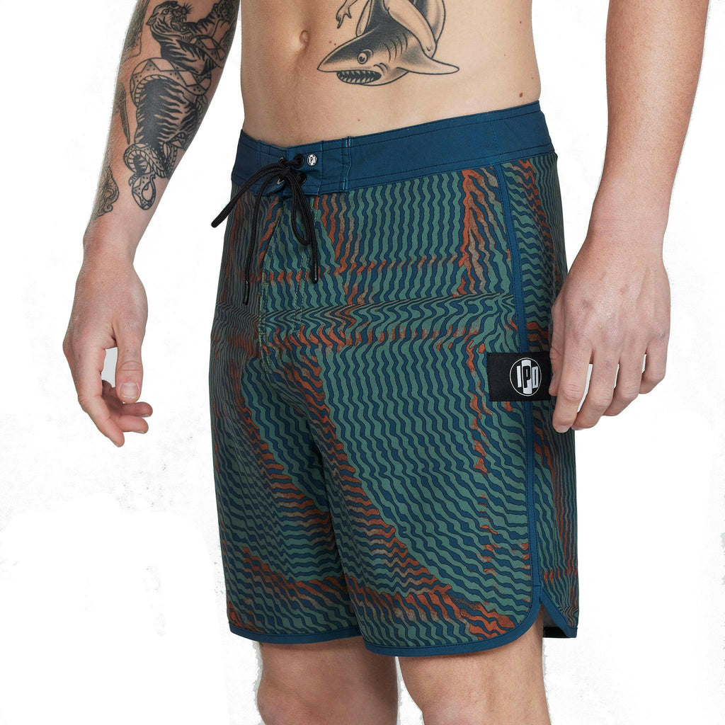 FREQUENCY 83 FIT 18" BOARDSHORT.