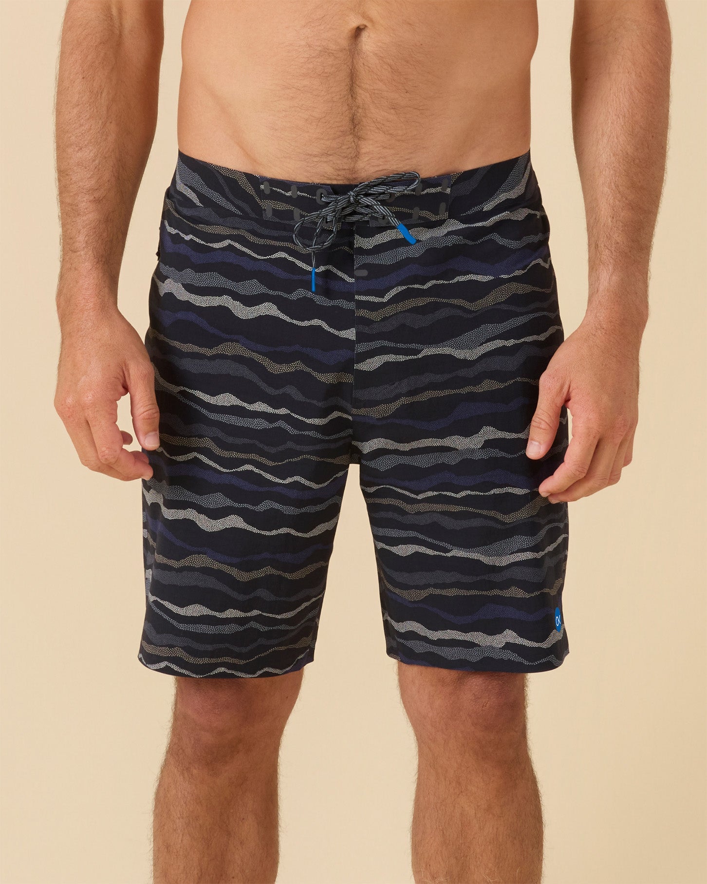 OuterKnown APEX Evolution Trunk by KS 19" PCH-Pitch Black 32