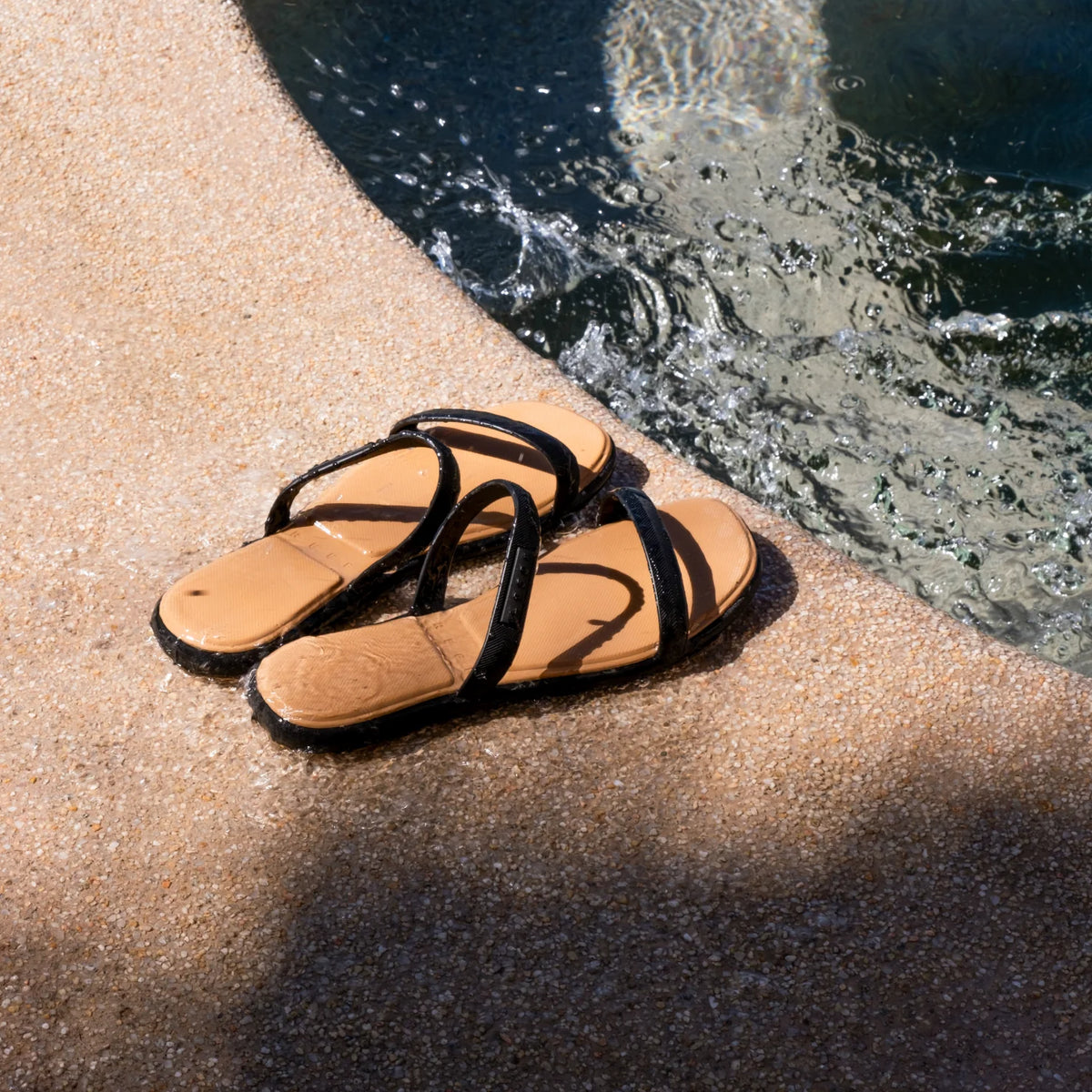 Reef Water Willow Marina Womens Sandal Black-Tan 8