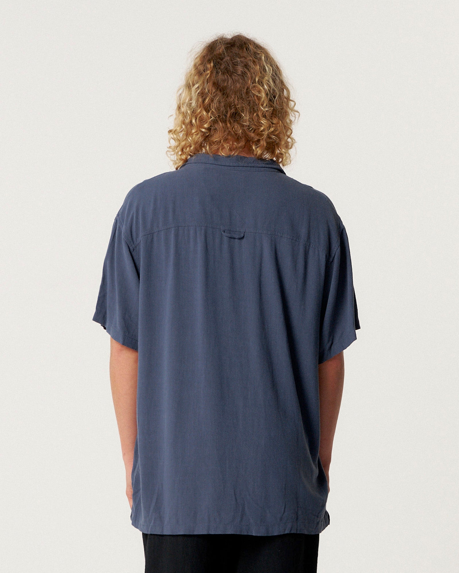The Critical Slide Society Ernie Resort Shirt BLUE L