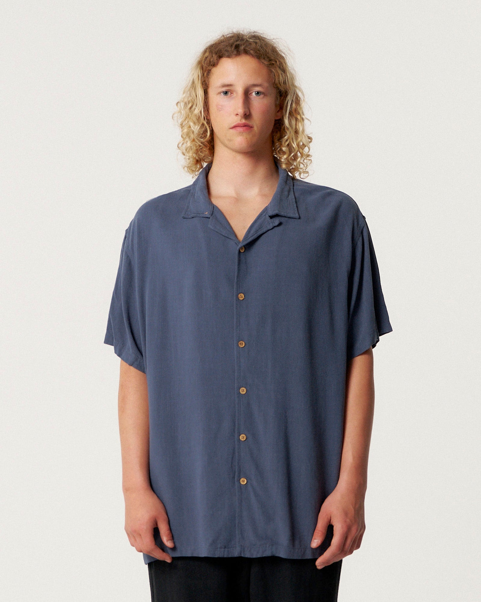 The Critical Slide Society Ernie Resort Shirt BLUE L