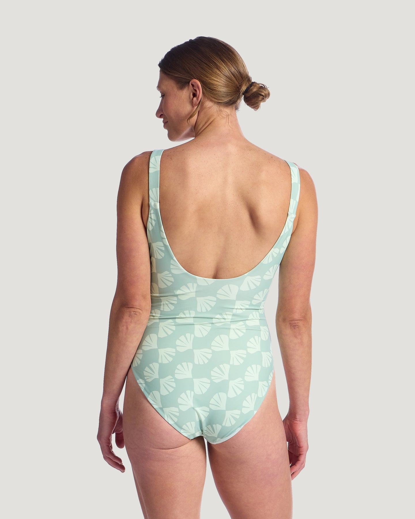 Free Fly Women's Wavebound One Piece Suit Sea Scallop Print Ocean Mist L