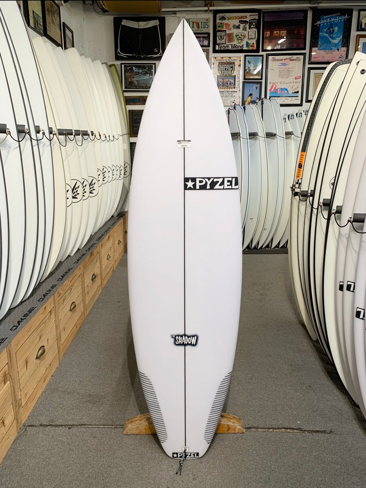Pyzel Surfboards The Shadow FCS2 5ft9in