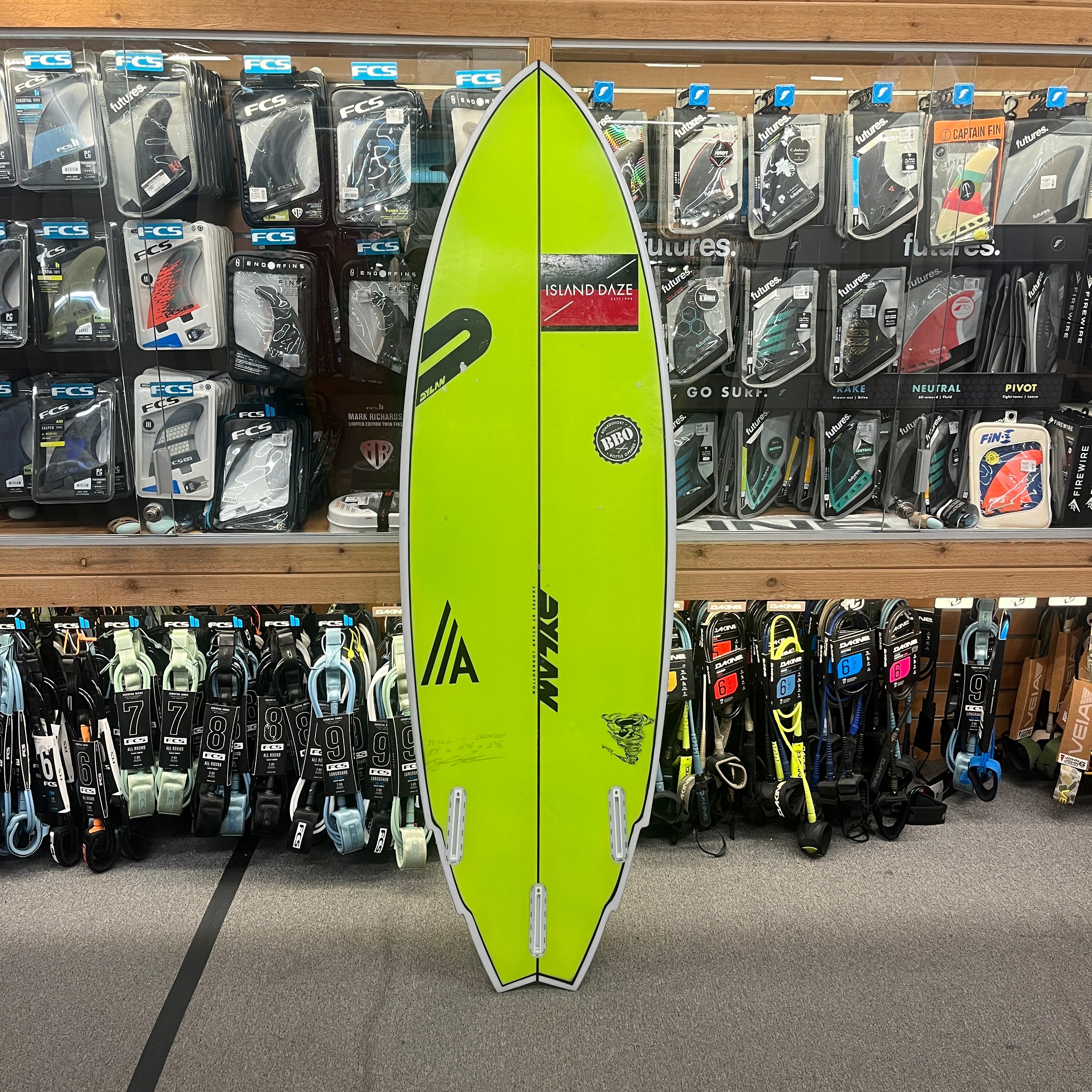 5ft7in, Dylan Consignment