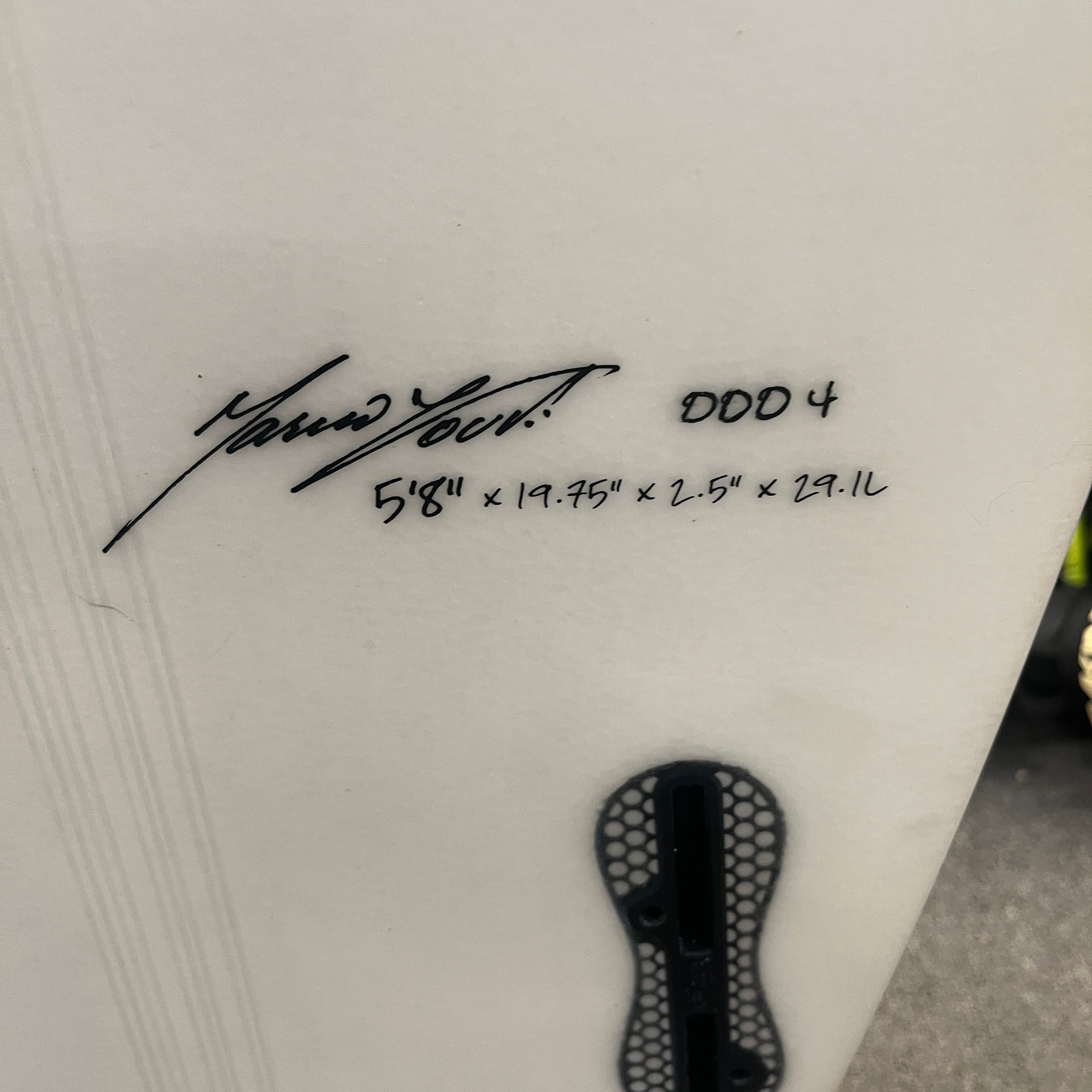 5ft8in Sharp Eye Disco II, Consignment