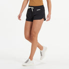 Vuori Clementine 4" Short 2.0 BLK M