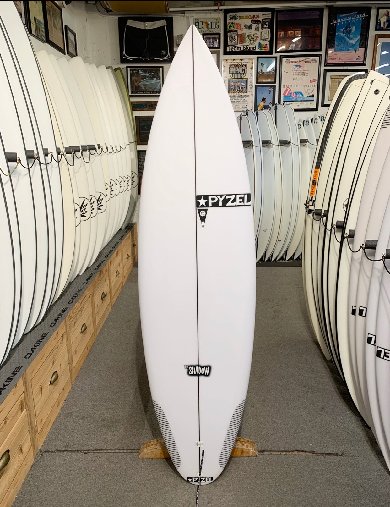 Pyzel Surfboards The Shadow FCS2 6ft1in