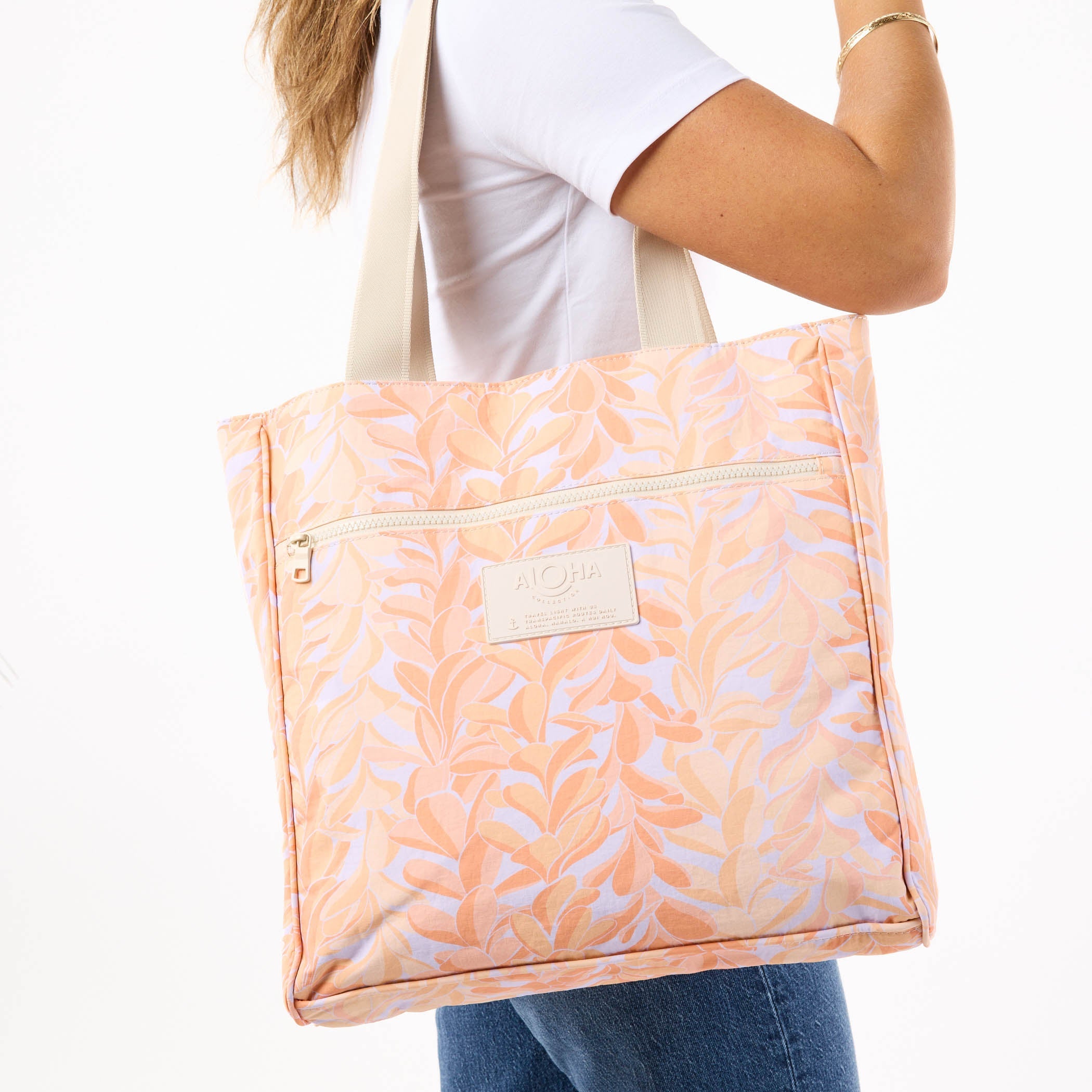 Aloha Collection Lei Stand Daily Tote Peachy OS