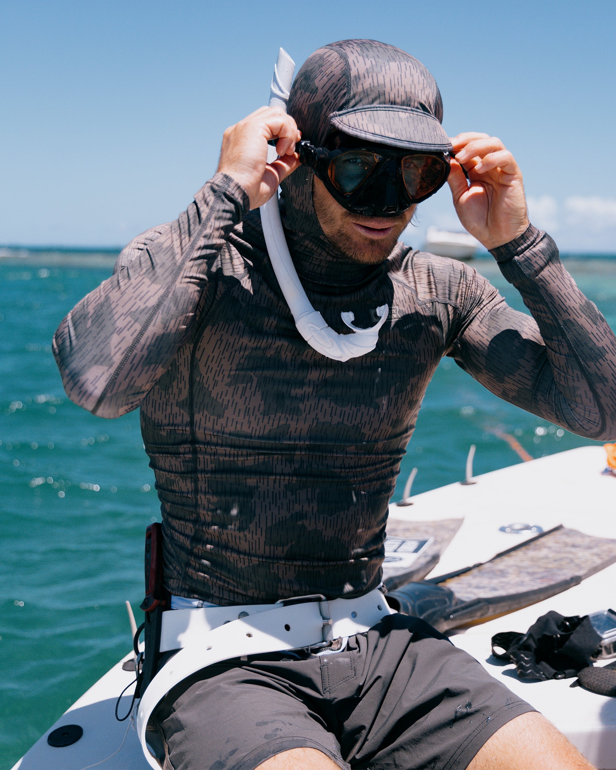 Salty Crew Apex Hood Surf Rashguard - Recon Camo XL