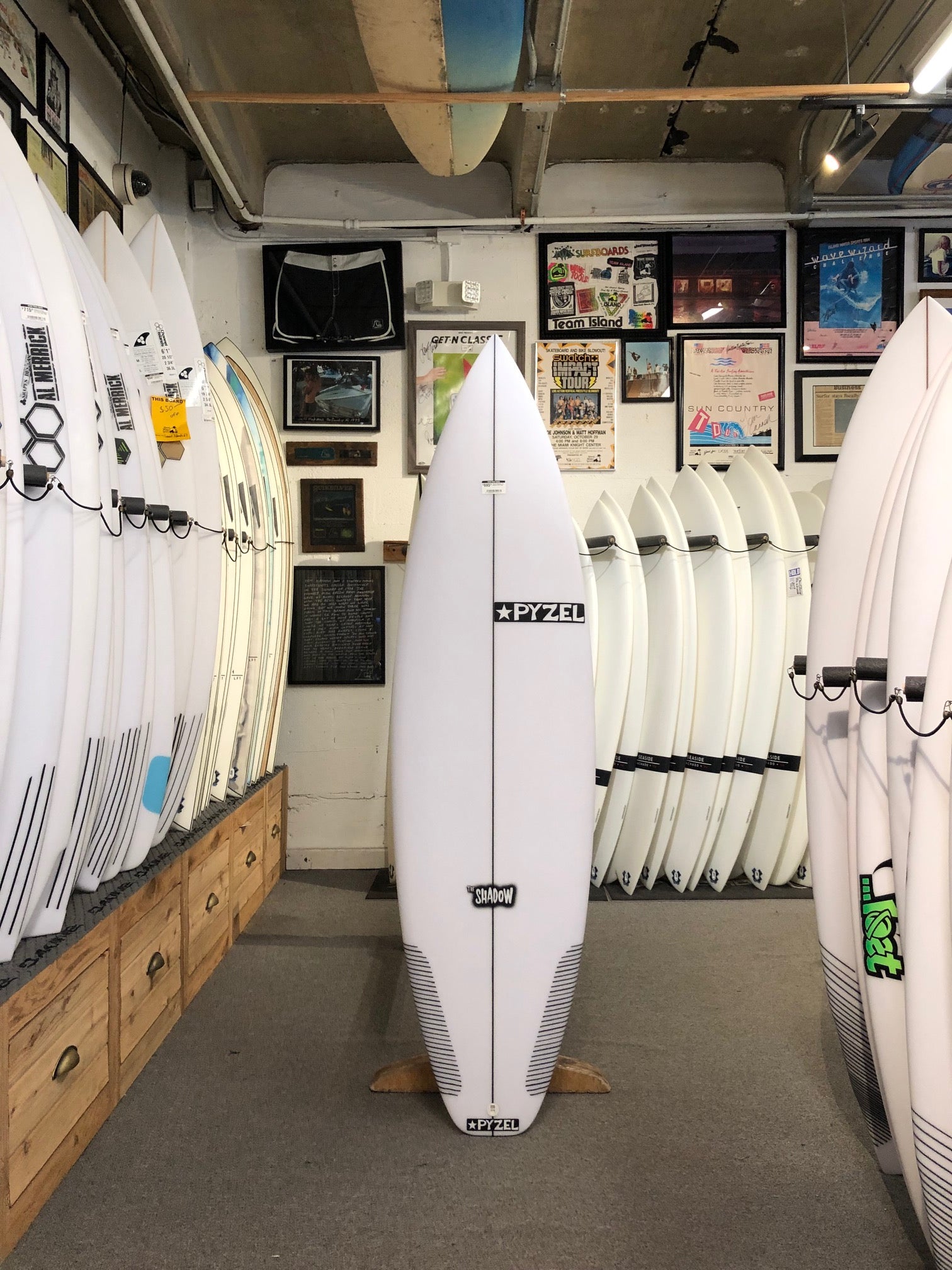 Pyzel Surfboards The Shadow FCS2 6ft0in
